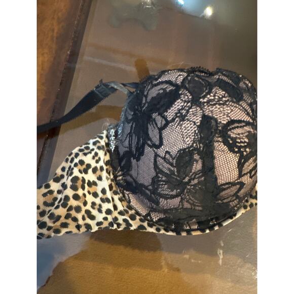 ⭐️ Victoria Secret Lace And Leopard Underwire Padded Bra Size 38D - Picture 2 of 3